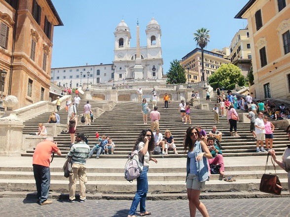 歩き疲れたローマ観光 スペイン階段 ぺんぎんメモ